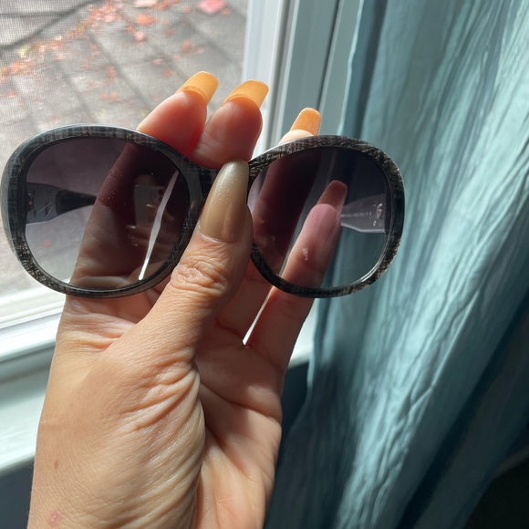 Gorgeous Authentic Chanel Sunnys! Good Cond - Picture 6 of 10